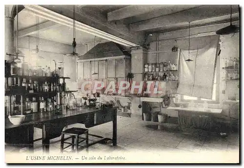 Cartes postales Automobile Usine Michelin Clermont Ferrand Un coin du laboratoire