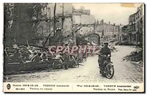 Ansichtskarte AK Automobile Verdun bombarde Verdun en ruines Militaria Moto