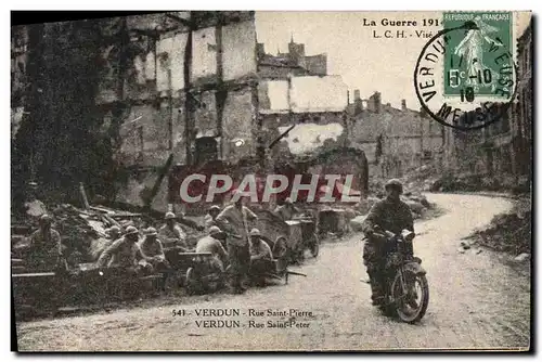 Ansichtskarte AK Moto Verdun Rue de l&#39eglise Militaria