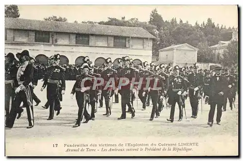 Ansichtskarte AK Bateau Guerre Funerailles des victimes de l&#39explosion du cuirasse Liberte Arsenal de terre Le