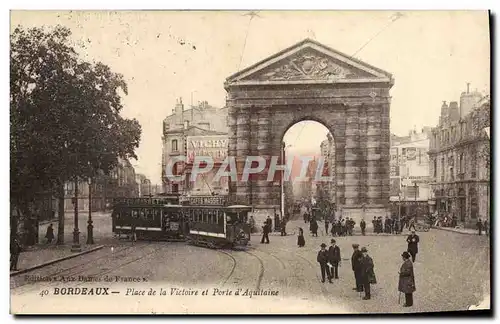 Ansichtskarte AK Tramway Bordeaux place de la Victoire et Porte d&#39Aquitaine