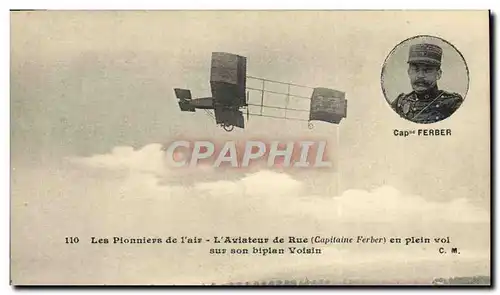 Ansichtskarte AK Avion Aviation Pionniers de l&#39air L&#39aviateur de Rue en plein vol sur son biplan Voisin