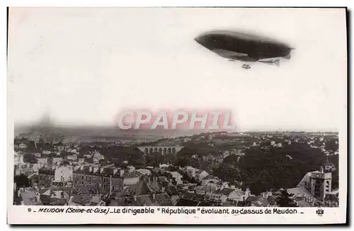 Cartes postales Dirigeable Zeppelin Meudon Le Dirigeable Republique evoluant au dessus de Meudon