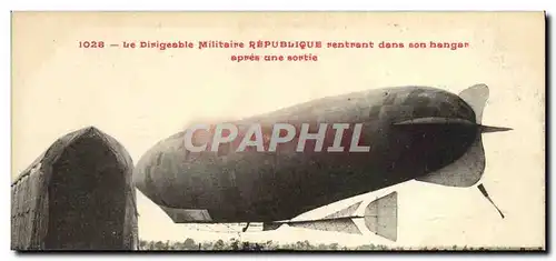 Cartes postales Dirigeable Zeppelin Le dirigeable militaire Republique rentrant dans son hangar apres une sortie