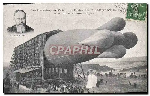 Cartes postales Dirigeable Zeppelin Clement Bayard rentrant dans son hangar