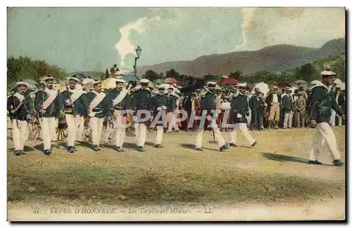 Ansichtskarte AK Bateau Guerre Revue d&#39honneur Les torpilleurs mineurs Militaria