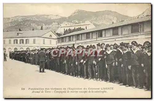 Cartes postales Bateau Guerre Funerailles des victimes de l&#39explosion du cuirasse Liberte Arsenal de terre Co