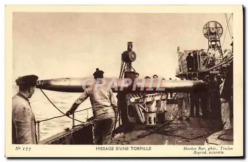 Cartes postales Bateau Guerre Hissage d'une tourelle
