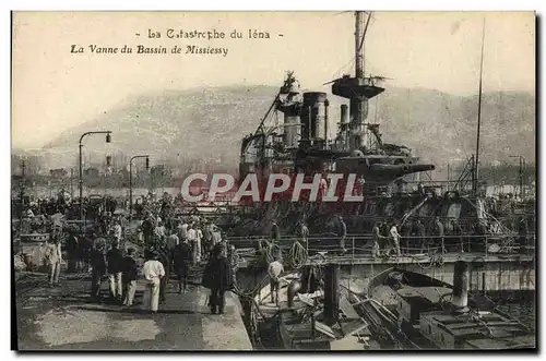 Cartes postales Bateau Guerre La catastrophe la vanne du bassin de Missiessy