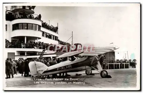 Cartes postales moderne Avion Aviation Lyon Port aerien de Bron Les tribunes pendant un meeting