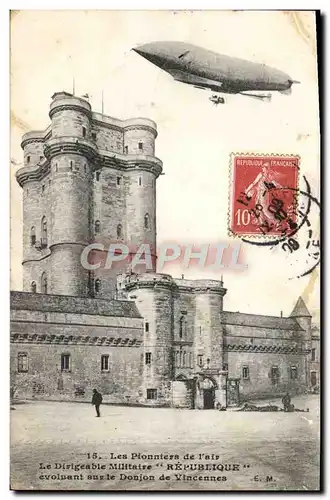 Ansichtskarte AK Avion Aviation Dirigeable Zeppelin Republique evoluant sur le donjon de Vincennes