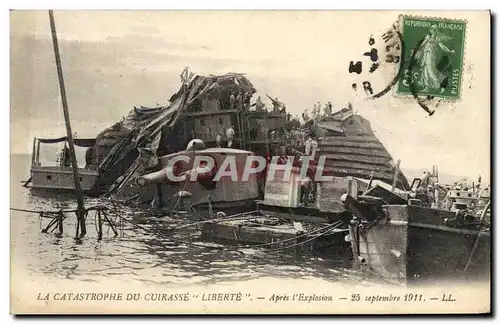 Ansichtskarte AK Bateau Le catastrophe du Cuirasse liberte Apres l&#39explosion25 septembre 1911