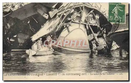 Cartes postales Bateau Catastrophe du Liberte La recherche des cadavres