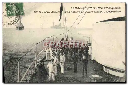 Ansichtskarte AK Bateau Marine militaire Sur la plage Arriere d&#39un navire de guerre pendant l&#39appareillage