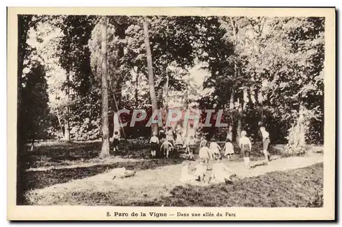 Ansichtskarte AK Maison des enfants des cheminots du Nord Parc de la Vigne Crouy sur Ourcq Train Dans une allee d