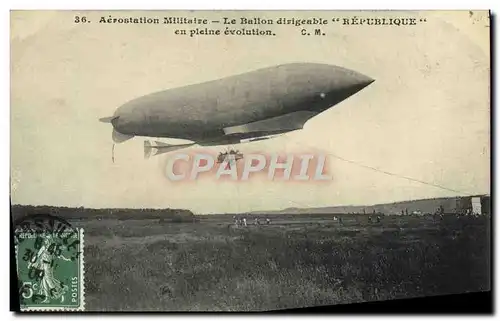 Ansichtskarte AK Avion Aviation Dirigeable Zeppelin Republique en plein evolution