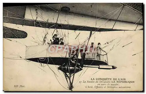 Ansichtskarte AK Avion Aviation Dirigeable Zeppelin Nacelle du dirigeable La Republique en cours de marche