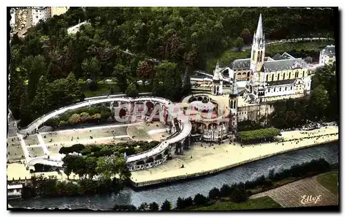 Cartes postales moderne Lourdes Vue Aerienne Sur La Basilique Et Le Gave