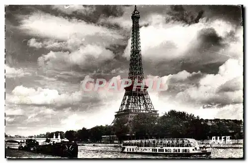 Cartes postales moderne Paris La Tour Eiffel Promenade En Bateau Mouche