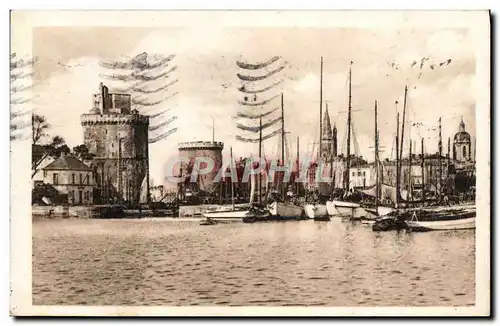 Ansichtskarte AK La Rochelle Vue Vers Les Tours Et Bassin A Flot Bateaux