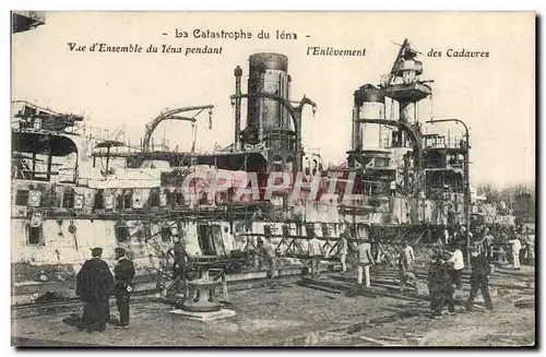 Cartes postales Bateau de guerre Catastrophe du Iena Vue d&#39ensemble pendant l&#39enlevement des cadravres