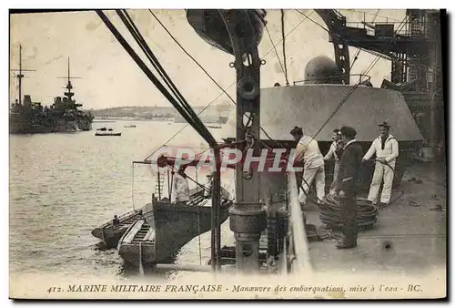 Ansichtskarte AK Bateau de guerre Manoeuvre des embarquations mise a l&#39eau