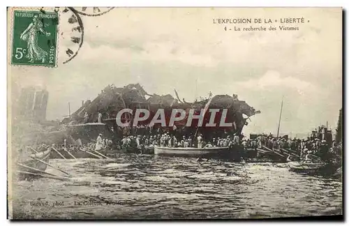 Cartes postales Bateau de guerre Explosion de la Liberte La recherche des victimes