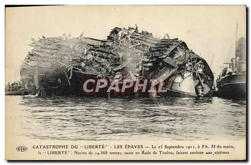 Ansichtskarte AK Bateau de guerre Explosion de la Liberte Les epaves