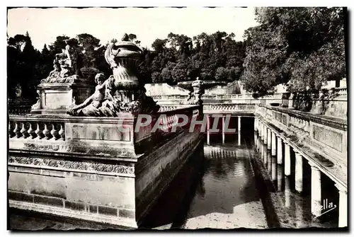 Cartes postales moderne Nimes Jardins De La Fontaine Les Bains Romains