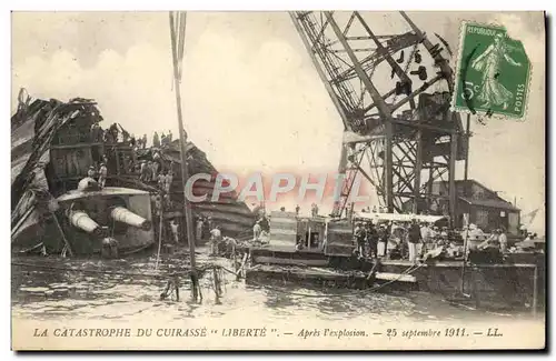 Ansichtskarte AK Bateau de guerre Catastrophe du Liberte Cuirasse Apres l&#39explosion