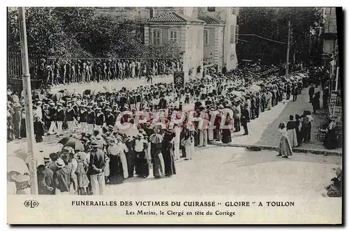 Cartes postales Bateau de guerre Funerailles des victimes du cuirasse Gloire a Toulon Les marins Le clerge en te