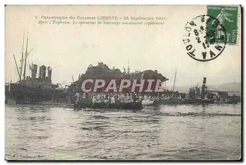 Ansichtskarte AK Bateau de guerre Catastrophe du cuirasse Liberte Operations de sauvetage