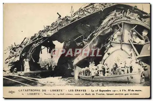 Cartes postales Bateau de guerre Catastrophe du cuirasse Liberte Les epaves