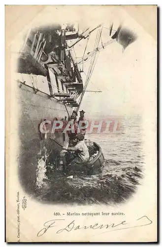 Cartes postales Bateau de guerre Marins nettoyant leur navire