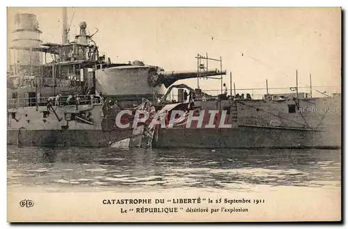 Cartes postales Bateau de guerre Catastrophe du Liberte Le Republique deteriore par l'explosion