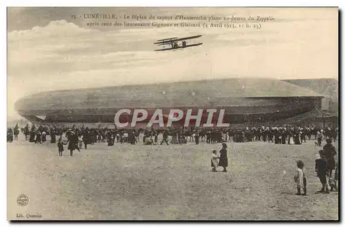 Ansichtskarte AK Avion Aviation Zeppelin Dirigeable Luneville Le biplan du sapeur d&#39Hauteroche plane au dessus