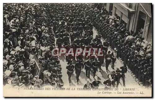 Ansichtskarte AK Bateau Funerailles des victimes de la terrible catastrophe du Liberte Le cortege Les amiraux