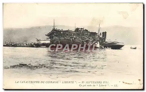 Cartes postales Bateau Funerailles des victimes de la terrible catastrophe du Liberte Ce qui reste du Liberte