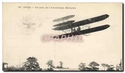 Ansichtskarte AK Avion Aviation Brun Un coin de l&#39aerodrome Militaire