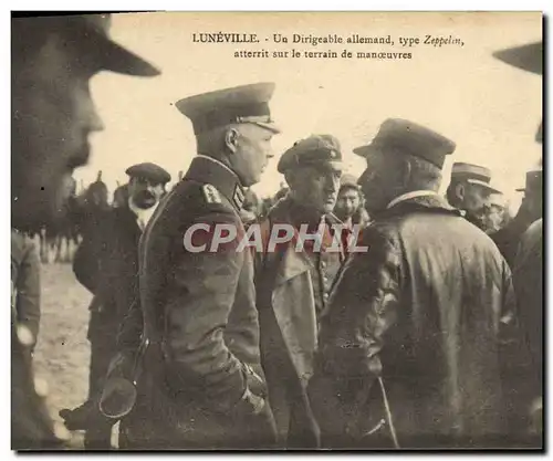 Ansichtskarte AK Aviation Zeppelin Dirigeable Luneville Un dirigeable allemand atterrit sur le terrain de manoeuv