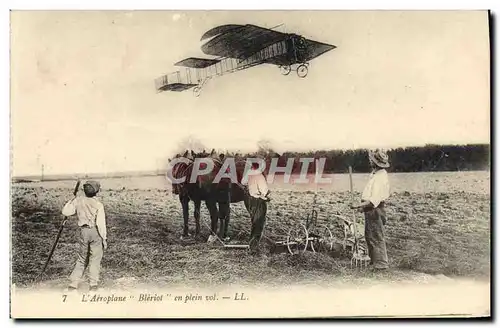 Cartes postales Aviation Aeroplane Bleriot en plein vol Charrue Cheval