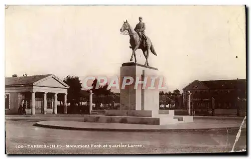 Ansichtskarte AK Tarbes Monument Foch et quartier Larrey