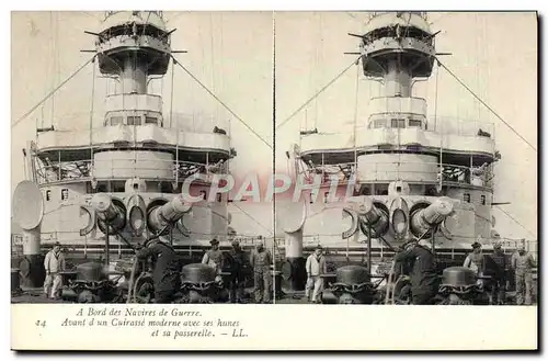 Ansichtskarte AK Bateau A bord des navires de guerre Avant d&#39un cuirasse moderne avec ses hunes et sa passerel