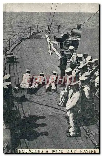 Cartes postales Bateau Exercices a bord d'un navire Marins