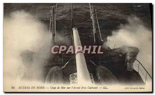 Cartes postales Bateau Scenes de bord Coup de mer sur l'avant d'un cuirasse