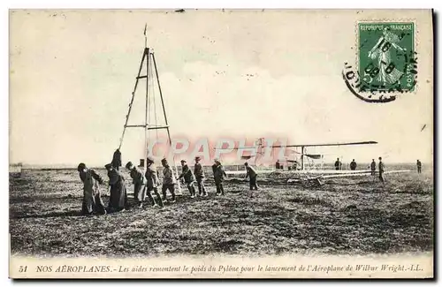 Cartes postales Avion Aviation Aeroplanes Les aides remontent le poids du pylone pour le lancement de l&#39aerop