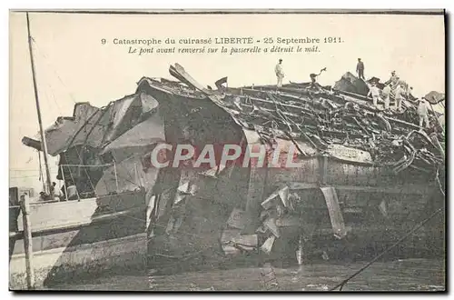 Ansichtskarte AK Bateau Catastrophe du cuirasse Liberte Le pont avant renverse