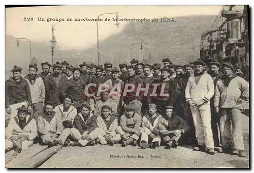 Cartes postales Bateau Un groupe de survivants de la catastrophe du Iena