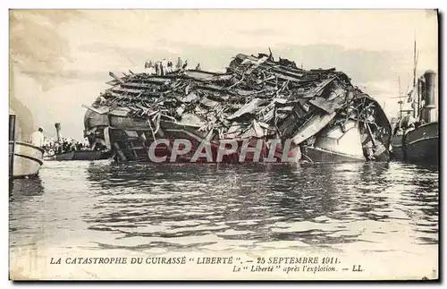 Cartes postales Bateau Catastrophe du cuirasse Liberte Le liberte apres l'explosion