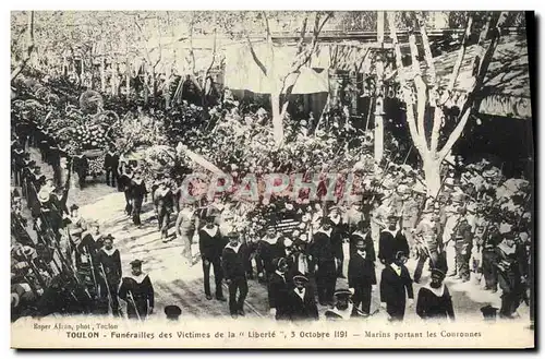 Cartes postales Bateau Toulon Funerailles des victimes de la Liberte Marins portant les couronnes